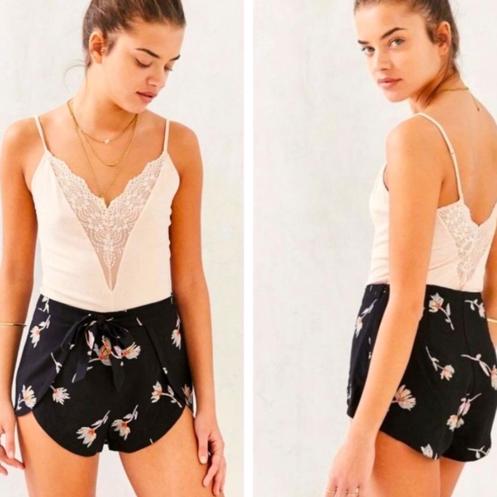 UO Kimichi Blue Whitney Floral wrap short